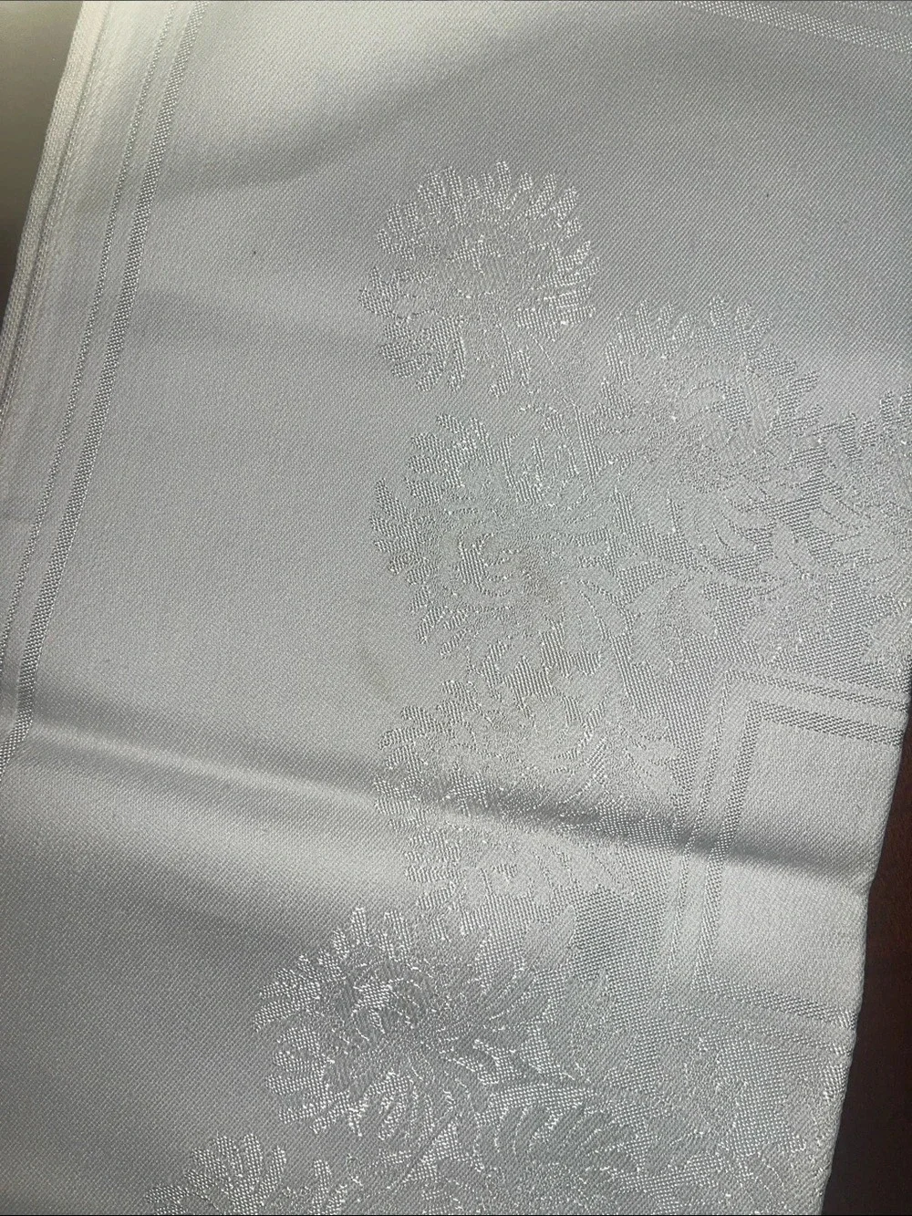 N/A white table